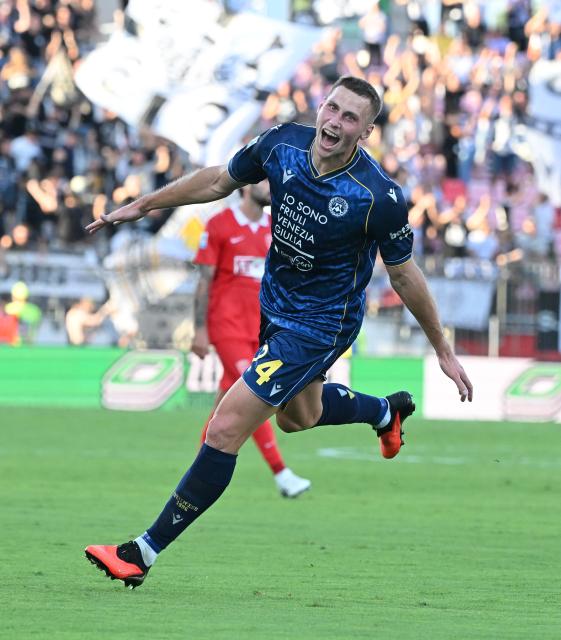 (260830) -- MONZA, Aug. 30, 2026 (Xinhua) -- Udinese's Jakub Piotrowski celebrates his goal during a Serie A football match between Monza and Udinese in Monza, Italy, Aug. 29, 2026. (Photo by Alberto Lingria/Xinhua)