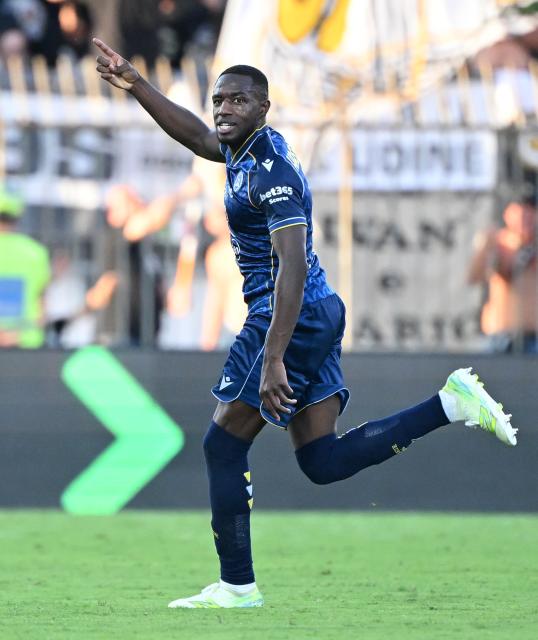 (260830) -- MONZA, Aug. 30, 2026 (Xinhua) -- Udinese's Hassane Kamara celebrates his goal during a Serie A football match between Monza and Udinese in Monza, Italy, Aug. 29, 2026. (Photo by Alberto Lingria/Xinhua)