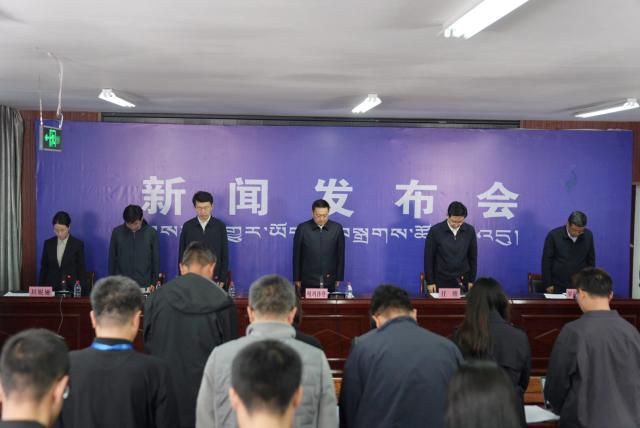 (260830) -- XIGAZE, Aug. 30, 2026 (Xinhua) -- A press conference is held by the information office of the Xizang regional government to brief the rescue and relief efforts after a mudslide struck Gyirong Port on the China-Nepal border in the autonomous region, in Xigaze, southwest China's Xizang Autonomous Region, Aug. 30, 2026. (Xinhua/Tenzing Nima Qadhup)