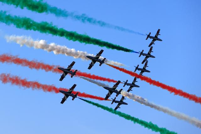 (260830) -- BEIJING, Aug. 30, 2026 (Xinhua) -- The Italian aerobatic squad Frecce Tricolori performs during the Bucharest International Air Show 2026 in Bucharest, Romania, on Aug. 28, 2026. (Photo by Cristian Cristel/Xinhua)