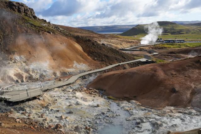 (260830) -- REYKJAVIK, Aug. 30, 2026 (Xinhua) -- This photo taken on Aug. 28, 2026 shows a view of the Seltun geothermal area in Reykjanes Peninsula, Iceland. (Xinhua/Weng Xinyang)