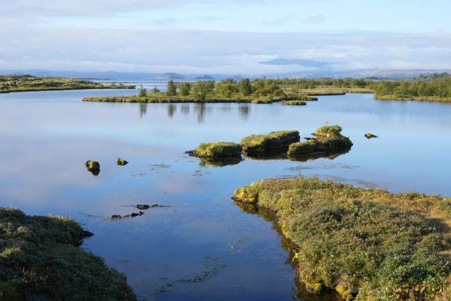 (260830) -- REYKJAVIK, Aug. 30, 2026 (Xinhua) -- This photo taken on Aug. 29, 2026 shows a view of a lake at the Thingvellir National Park in Iceland. (Xinhua/Weng Xinyang)