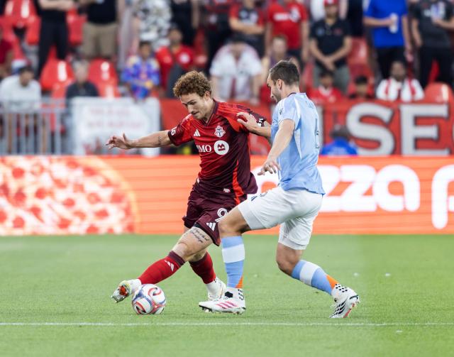 (260830) -- TORONTO, Aug. 30, 2026 (Xinhua) -- Josh Sargent (L) of Toronto FC vies with James Sands of New York City FC during the 2026 Major League Soccer (MLS) regular season match between Toronto FC and New York City FC in Toronto, Canada, on Aug. 29, 2026. (Photo by Zou Zheng/Xinhua)