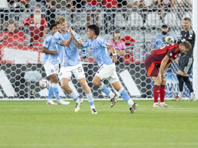 (260830) -- TORONTO, Aug. 30, 2026 (Xinhua) -- Nicolas Fernandez (C) of New York City FC celebrates scoring with teammate Keaton Parks (2nd L) during the 2026 Major League Soccer (MLS) regular season match between Toronto FC and New York City FC in Toronto, Canada, on Aug. 29, 2026. (Photo by Zou Zheng/Xinhua)