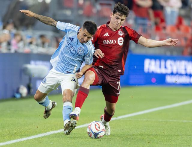 (260830) -- TORONTO, Aug. 30, 2026 (Xinhua) -- Markus Cimermancic (R) of Toronto FC vies with Nicolas Fernandez of New York City FC during the 2026 Major League Soccer (MLS) regular season match between Toronto FC and New York City FC in Toronto, Canada, on Aug. 29, 2026. (Photo by Zou Zheng/Xinhua)