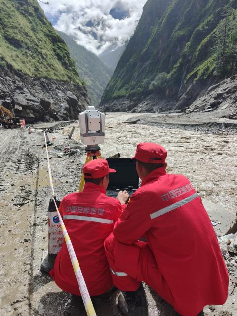 (260830) -- LHASA, Aug. 30, 2026 (Xinhua) -- Rescuers use a laser-based AI monitoring device to dynamically monitor risks such as landslides and falling rocks at the mudslide-hit area in Gyirong County, southwest China's Xizang Autonomous Region, Aug. 30, 2026. Over 2,000 rescuers have reached the mudslide-hit area so far to search for the missing. (Xinhua/Jigme Dorje)