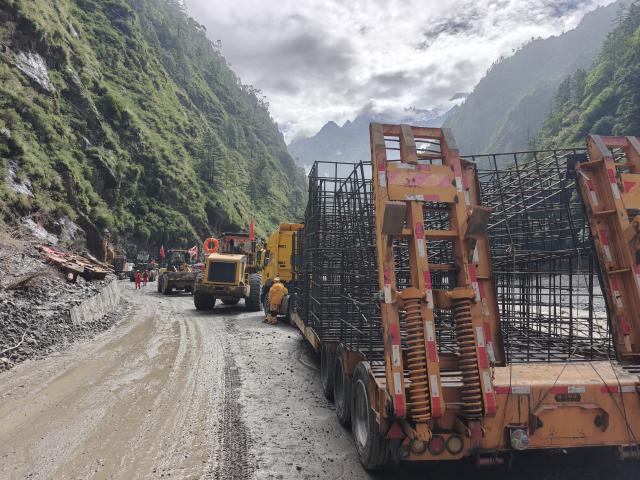 (260830) -- LHASA, Aug. 30, 2026 (Xinhua) -- Rescuers carry out search and rescue operations at the mudslide-hit area in Gyirong County, southwest China's Xizang Autonomous Region, Aug. 30, 2026. Over 2,000 rescuers have reached the mudslide-hit area so far to search for the missing. (Xinhua/Jigme Dorje)