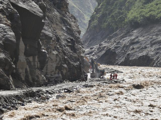 (260830) -- LHASA, Aug. 30, 2026 (Xinhua) -- Rescuers carry out search and rescue operations at the mudslide-hit area in Gyirong County, southwest China's Xizang Autonomous Region, Aug. 30, 2026. Over 2,000 rescuers have reached the mudslide-hit area so far to search for the missing. (Xinhua/Jigme Dorje)