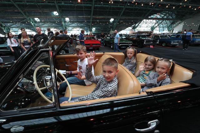 (260830) -- MINSK, Aug. 30, 2026 (Xinhua) -- Children are pictured during a vintage car show in Minsk, Belarus, Aug. 29, 2026. (Photo by Henadz Zhinkov/Xinhua)