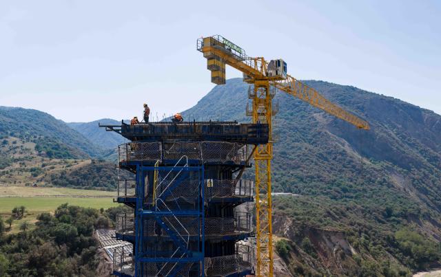 (260830) -- BISHKEK, Aug. 30, 2026 (Xinhua) -- A drone photo taken on Aug. 15, 2026 shows a construction site of a grand bridge above the Kec-Alat River along the China-Kyrgyzstan-Uzbekistan railway in Jalalabad, Kyrgyzstan. The China-Kyrgyzstan-Uzbekistan railway is a flagship project of the Belt and Road Initiative, personally promoted by the heads of state of China, Kyrgyzstan and Uzbekistan.
  The route begins in Kashgar, located in northwest China's Xinjiang Uygur Autonomous Region, and passes through the mountainous terrain of Kyrgyzstan to reach Uzbekistan.
  It has become a strategic corridor benefiting all the three countries and their peoples, contributing to regional economic and social development and playing a significant role in promoting infrastructure connectivity, economic and trade exchanges, and high-quality development of the Belt and Road. (Xinhua/Li Renzi)