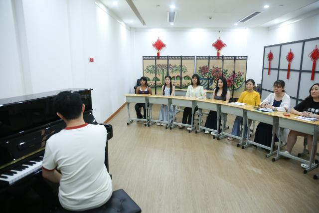 (260830) -- YANGON, Aug. 30, 2026 (Xinhua) -- Local students attend a Chinese singing class at the China Cultural Center in Yangon, Aug. 28, 2026. TO GO WITH "Asia-Pacific Community: A Myanmar vocal coach orchestrates harmonies beyond borders" (Xinhua/Myo Kyaw Soe)
