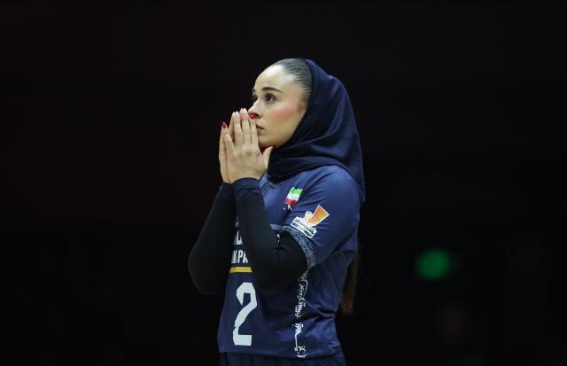(260830) -- TIANJIN, Aug. 30, 2026 (Xinhua) -- Manzouri Shirehjini Fatemeh of Iran waits for a VAR decision during the bronze medal match between Japan and Iran at AVC Women's Volleyball Continental Championship in Tianjin, China, Aug. 30, 2026. (Xinhua/Sun Fanyue)