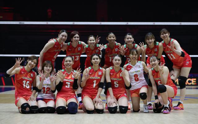 (260830) -- TIANJIN, Aug. 30, 2026 (Xinhua) -- Team Japan pose for group photo after the bronze medal match between Japan and Iran at AVC Women's Volleyball Continental Championship in Tianjin, China, Aug. 30, 2026. (Xinhua/Sun Fanyue)