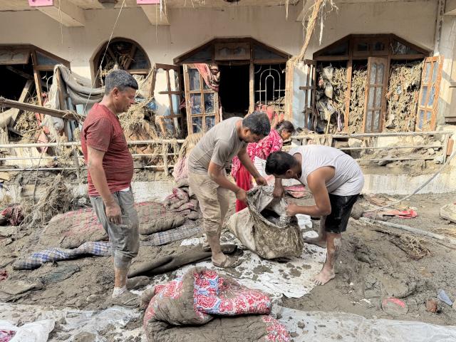 (260830) -- NUWAKOT, Aug. 30, 2026 (Xinhua) -- This photo taken with a mobile phone shows mudslide-affected residents cleaning up their belongings in Devighat in Nuwakot, Nepal, Aug. 29, 2026. As of 9 a.m. local time on Sunday, 734 bodies had been recovered from mudslide-hit areas, with 2,498 people still missing, according to Nepal's National Disaster Risk Reduction and Management Authority. (Xinhua/Zhao Manjun)