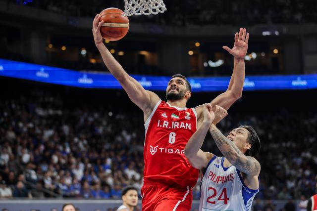 (260830) -- PASAY CITY, Aug. 30, 2026 (Xinhua) -- Dwight Ramos (R) of the Philippines competes against Mohammad Amini  of Iran during their second round match between the Philippines and Iran at the FIBA Basketball World Cup 2027 Asian Qualifiers in Pasay City, the Philippines, on Aug. 30, 2026. (Xinhua/Rouelle Umali)