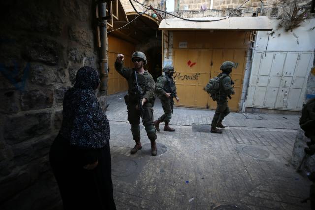 (260831) -- HEBRON, Aug. 31, 2026 (Xinhua) -- Members of Israeli forces secure the streets for Israeli settlers during a military raid in the Old City of Hebron, in the West Bank, Aug. 29, 2026. (Photo by Mamoun Wazwaz/Xinhua)