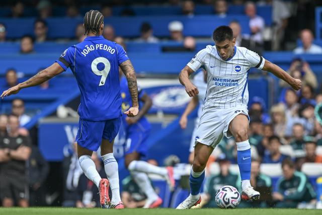 (260831) -- LONDON, Aug. 31, 2026 (Xinhua) -- Diego Gomez (R) of Brighton & Hove Albion vies against Joao Pedro of Chelsea during the English Premier League match between Chelsea and Brighton & Hove Albion in London, Britain, on Aug. 30, 2026. (Xinhua)