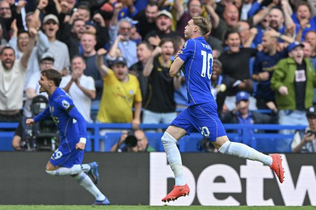 (260831) -- LONDON, Aug. 31, 2026 (Xinhua) -- Cole Palmer (R) of Chelsea celebrates after scoring during the English Premier League match between Chelsea and Brighton & Hove Albion in London, Britain, on Aug. 30, 2026. (Xinhua)