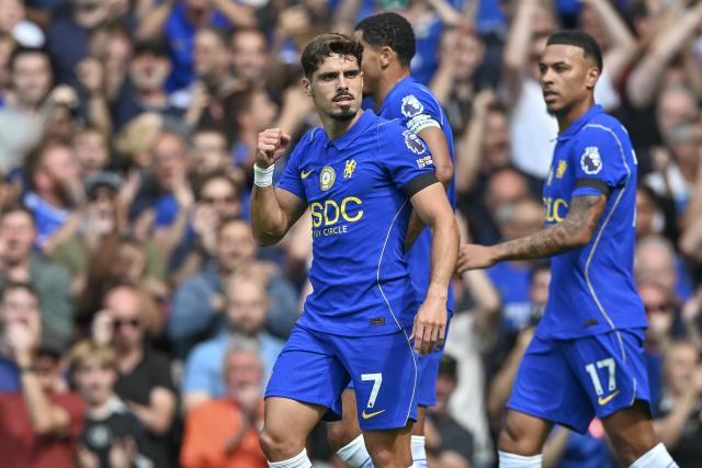(260831) -- LONDON, Aug. 31, 2026 (Xinhua) -- Pedro Neto (L) of Chelsea celebrates his goal with teammates during the English Premier League match between Chelsea and Brighton & Hove Albion in London, Britain, on Aug. 30, 2026. (Xinhua)