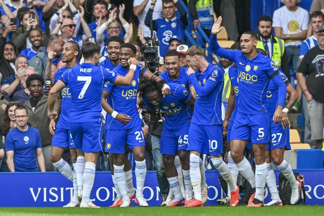 (260831) -- LONDON, Aug. 31, 2026 (Xinhua) -- Romeo Lavia (C) of Chelsea celebrates his goal with teammates during the English Premier League match between Chelsea and Brighton & Hove Albion in London, Britain, on Aug. 30, 2026. (Xinhua)