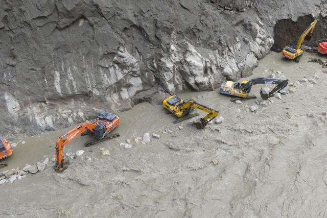 (260831) -- GYIRONG, Aug. 31, 2026 (Xinhua) -- This aerial drone photo shows excavators repairing a section of national highway G216 in Gyirong County, southwest China's Xizang Autonomous Region, on Aug. 31, 2026.
  Rescuers with China Anneng are carrying out clearing and restoration operations on the damaged road sections, striving to restore the vital access route to Gyirong Port. (Xinhua/Jiang Fan)