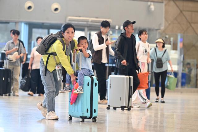 (260831) -- BEIJING, Aug. 31, 2026 (Xinhua) -- Passengers wait to check in at the waiting room of Shijiazhuang Railway Station in Shijiazhuang, north China's Hebei Province, Aug. 31, 2026. The 62-day summer travel rush officially concluded on Monday. (Photo by Chen Qibao/Xinhua)