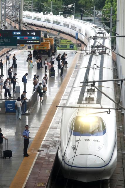 (260831) -- BEIJING, Aug. 31, 2026 (Xinhua) -- Passengers wait for their trains at the platform of Changzhou Railway Station in Changzhou, east China's Jiangsu Province, Aug. 31, 2026. The 62-day summer travel rush officially concluded on Monday. (Photo by Chen Wei/Xinhua)