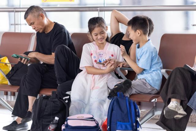 (260831) -- BEIJING, Aug. 31, 2026 (Xinhua) -- Passengers wait for their trains at the waiting room of Huzhou Railway Station in Huzhou, east China's Zhejiang Province, Aug. 31, 2026. The 62-day summer travel rush officially concluded on Monday. (Photo by Yi Fan/Xinhua)