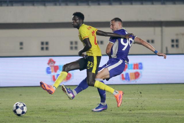 (260901) -- BANDUNG, Sept. 1, 2026 (Xinhua) -- Balsa Sekulic (R) of Persib Bandung vies with David Sambou of Manila Diggers FC during the AFC Champions League Two preliminary stage football match between Persib Bandung of Indonesia and Manila Diggers FC of the Philippines in Bandung, Indonesia, Aug. 31, 2026. (Photo by Septianjar Muharam/Xinhua)
