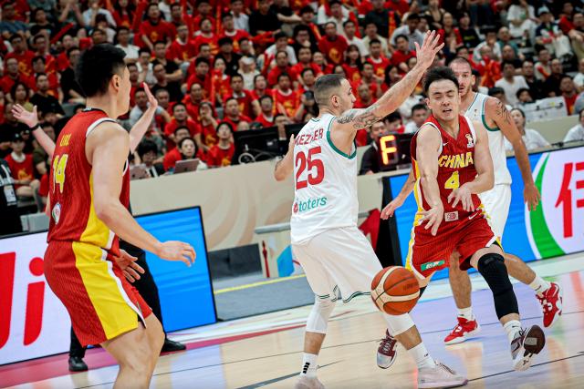 (260901) -- ZHUJI, Sept. 1, 2026 (Xinhua) -- Zhao Jiwei (2nd R) of China passes the ball during the Second Round Group F match between China and Lebanon at the 2027 FIBA Basketball World Cup Asian Qualifiers in Zhuji, east China's Zhejiang Province, Aug. 31, 2026. (Photo by Jiang Liben/Xinhua)