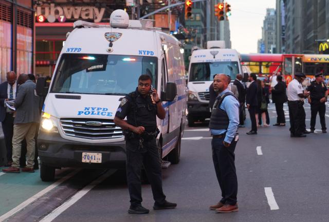 (260901) -- NEW YORK, Sept. 1, 2026 (Xinhua) -- Police and investigators work at the site of a stabbing attack in New York City, the United States, on Aug. 31, 2026. A person was killed, and another was injured in a stabbing by a woman armed with knives near Times Square in New York City on Monday afternoon, authorities said. (Xinhua/Zhang Fengguo)