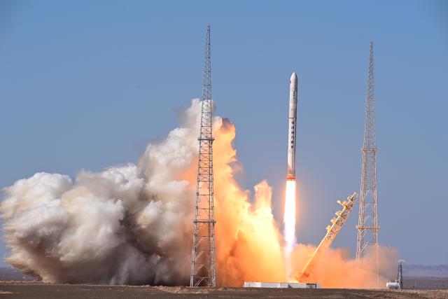(260901) -- JIUQUAN, Sept. 1, 2026 (Xinhua) -- The PALLAS-1 Y1 carrier rocket blasts off from the Dongfeng commercial space innovation pilot zone in northwest China, Sept. 1, 2026. The rocket blasted off at 10:00 a.m. (Beijing Time) and performed normally throughout the flight. All test objectives were met, and the mission was a complete success.
  The mission marked the maiden flight of PALLAS-1. (Photo by Wang Jiangbo/Xinhua)