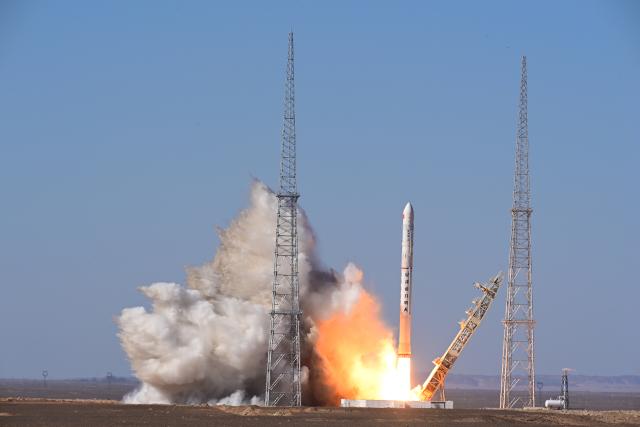 (260901) -- JIUQUAN, Sept. 1, 2026 (Xinhua) -- The PALLAS-1 Y1 carrier rocket blasts off from the Dongfeng commercial space innovation pilot zone in northwest China, Sept. 1, 2026. The rocket blasted off at 10:00 a.m. (Beijing Time) and performed normally throughout the flight. All test objectives were met, and the mission was a complete success.
  The mission marked the maiden flight of PALLAS-1. (Photo by Wang Jiangbo/Xinhua)
