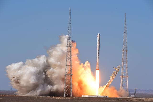 (260901) -- JIUQUAN, Sept. 1, 2026 (Xinhua) -- The PALLAS-1 Y1 carrier rocket blasts off from the Dongfeng commercial space innovation pilot zone in northwest China, Sept. 1, 2026. The rocket blasted off at 10:00 a.m. (Beijing Time) and performed normally throughout the flight. All test objectives were met, and the mission was a complete success.
  The mission marked the maiden flight of PALLAS-1. (Photo by Wang Jiangbo/Xinhua)