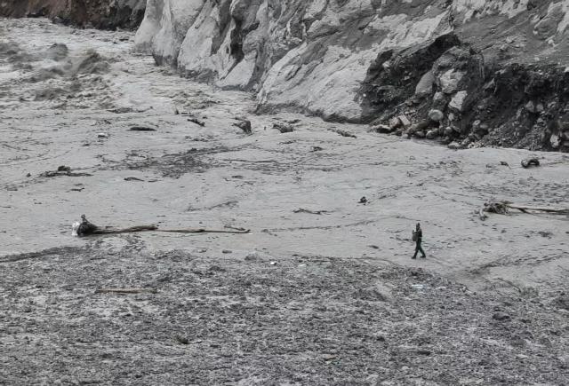 (260901) -- GYIRONG, Sept. 1, 2026 (Xinhua) -- A rescuer carries out search and rescue operations before nightfall in Gyirong County, southwest China's Xizang Autonomous Region, Aug. 31, 2026. Despite difficulties such as high-altitude terrain, steep valleys and volatile weather, the rescue forces have been working around the clock to search for survivors, repair roads, set up communication base stations and restore power lines. (Xinhua/Jigme Dorje)