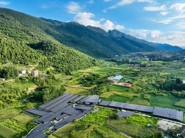 (260901) -- BEIJING, Sept. 1, 2026 (Xinhua) -- An aerial drone photo taken on Aug. 27, 2026 shows a view of a photovoltaic power project in Sanxing Town of Shizhu County, southwest China's Chongqing. China's installed photovoltaic (PV) power capacity surpassed coal-fired power capacity for the first time, making PV the country's largest power source by installed capacity, the National Energy Administration said Tuesday.
  China's installed PV power capacity reached 1.286 billion kilowatts at the end of July, according to the administration. (Xinhua/Huang Wei)
