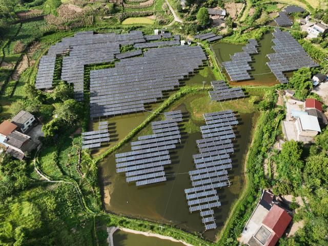 (260901) -- BEIJING, Sept. 1, 2026 (Xinhua) -- An aerial drone photo taken on Aug. 27, 2026 shows an aquaculture-photovoltaic hybrid project in Fengdu County, southwest China's Chongqing. China's installed photovoltaic (PV) power capacity surpassed coal-fired power capacity for the first time, making PV the country's largest power source by installed capacity, the National Energy Administration said Tuesday.
  China's installed PV power capacity reached 1.286 billion kilowatts at the end of July, according to the administration. (Xinhua/Huang Wei)