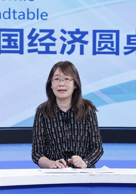 (260901) -- BEIJING, Sept. 1, 2026 (Xinhua) -- Yi Tong, a researcher with the Beijing Academy of Science and Technology, speaks at the 35th episode of China Economic Roundtable, an all-media talk show hosted by Xinhua News Agency. (Xinhua/Zhang Yuwei)