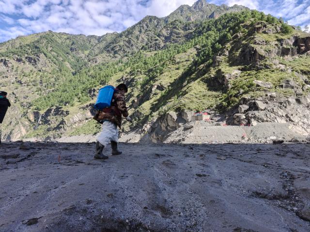 (260901) -- GYIRONG, Sept. 1, 2026 (Xinhua) -- A health worker carries out disinfection operations at the mudslide-hit Gyirong Port in Gyirong County, southwest China's Xizang Autonomous Region, Sept. 1, 2026. (Xinhua/Jigme Dorje)