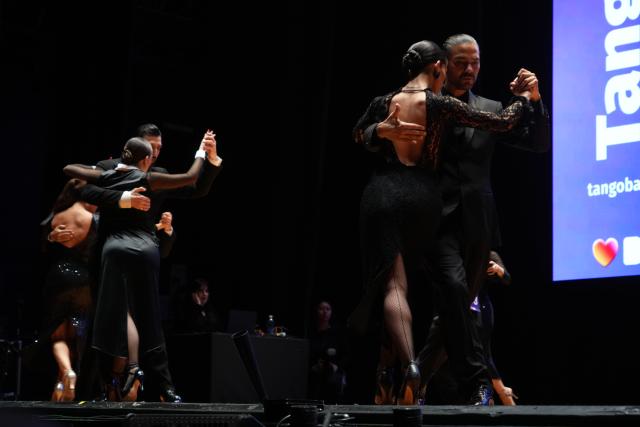 (260903) -- BUENOS AIRES, Sept. 3, 2026 (Xinhua) -- Dancers perform during the final of Tango de Pista at the Tango BA Festival and World Cup 2026 in Buenos Aires, Argentina, on Sept. 1, 2026. (Xinhua/Zhang Duo)