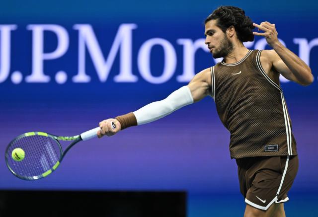(260903) -- NEW YORK, Sept. 3, 2026 (Xinhua) -- Carlos Alcaraz reutrns a shot during the men's singles second round match between Carlos Alcaraz of Spain and Jaime Faria of Portugal at the 2026 US Open tennis championships in New York, the United States, Sept. 2, 2026. (Xinhua/Li Rui)