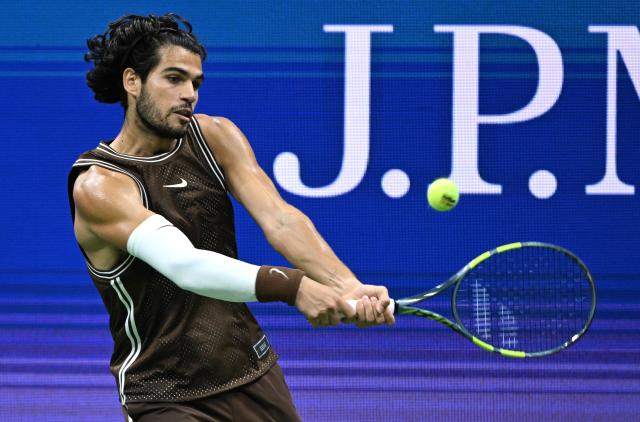 (260903) -- NEW YORK, Sept. 3, 2026 (Xinhua) -- Carlos Alcaraz reutrns a shot during the men's singles second round match between Carlos Alcaraz of Spain and Jaime Faria of Portugal at the 2026 US Open tennis championships in New York, the United States, Sept. 2, 2026. (Xinhua/Li Rui)