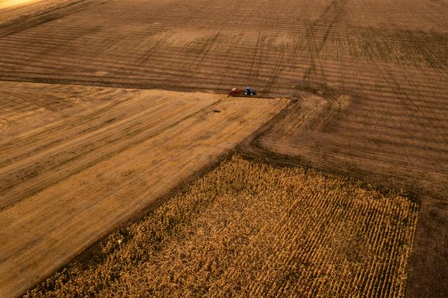 (260903) -- TINNYE, Sept. 3, 2026 (Xinhua) -- An aerial drone photo taken on Sept. 2, 2026 shows a tractor operating at a grain field near Tinnye, Hungary.
  August 2026 was the hottest month recorded in Hungary since 1901, with the nationwide average temperature reaching 24.9 degrees Celsius, the country's meteorological service HungaroMet said on Wednesday.
  The prolonged drought has weighed on agriculture. Data released by the Hungarian Central Statistical Office on Tuesday showed that the value added of agriculture fell 12.4 percent year on year in the second quarter due to severe drought. (Photo by David Balogh/Xinhua)