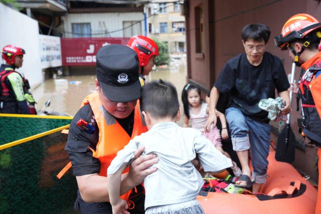 (260903) -- FUZHOU, Sept. 3, 2026 (Xinhua) -- Rescuers evacuate people stranded in flood water in Fu'an City, southeast China's Fujian Province, Sept. 2, 2026. Typhoon Saudel, the 18th typhoon of 2026, made its third landfall in Fujian Province on Thursday, with maximum sustained winds of 23 meters per second near its center, according to the provincial meteorological observatory.
   Local authorities have quickly carried out rescue and flood drainage operations as persistent heavy rain battered parts of the province. (Xinhua)