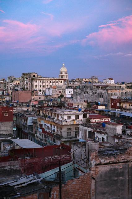 (260903) -- HAVANA, Sept. 3, 2026 (Xinhua) -- This photo shows the view of Old Havana at dusk in Cuba, Aug. 30, 2026. (Xinhua/Li Muzi)
