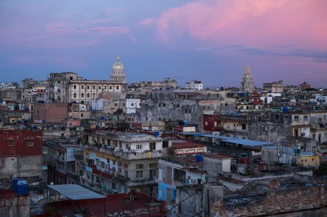 (260903) -- HAVANA, Sept. 3, 2026 (Xinhua) -- This photo shows the view of Old Havana at dusk in Cuba, Aug. 30, 2026. (Xinhua/Li Muzi)