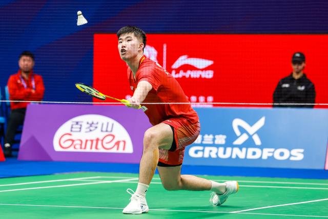 (260903) -- SHENZHEN, Sept. 3, 2026 (Xinhua) -- Weng Hongyang hits a return during the men's singles round of 16 match between Loh Kean Yew of Singapore and Weng Hongyang of China at China Masters 2026 badminton tournament in Shenzhen, south China's Guangdong Province, Sept. 3, 2026. (Photo by Peng Zhigang/Xinhua)