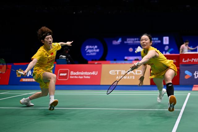 (260903) -- SHENZHEN, Sept. 3, 2026 (Xinhua) -- Jia Yifan (R)/Zhang Shuxian compete during the women's doubles round of 16 match between Jia Yifan/Zhang Shuxian of China and Low Zi Yu/Noraqilah Maisarah of Malaysia at China Masters 2026 badminton tournament in Shenzhen, south China's Guangdong Province, Sept. 3, 2026. (Photo by Chu Yan/Xinhua)