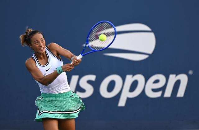 (260904) -- NEW YORK, Sept. 4, 2026 (Xinhua) -- Zheng Qinwen returns a shot during the women's singles second round match betweetn Zheng Qinwen of China and Yulia Putintseva of Kazakhstan at the 2026 US Open tennis championships in New York, the United States, Sept. 3, 2026. (Xinhua/Li Rui)