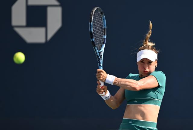 (260904) -- NEW YORK, Sept. 4, 2026 (Xinhua) -- Yulia Putintseva returns a shot during the women's singles second round match betweetn Zheng Qinwen of China and Yulia Putintseva of Kazakhstan at the 2026 US Open tennis championships in New York, the United States, Sept. 3, 2026. (Xinhua/Li Rui)